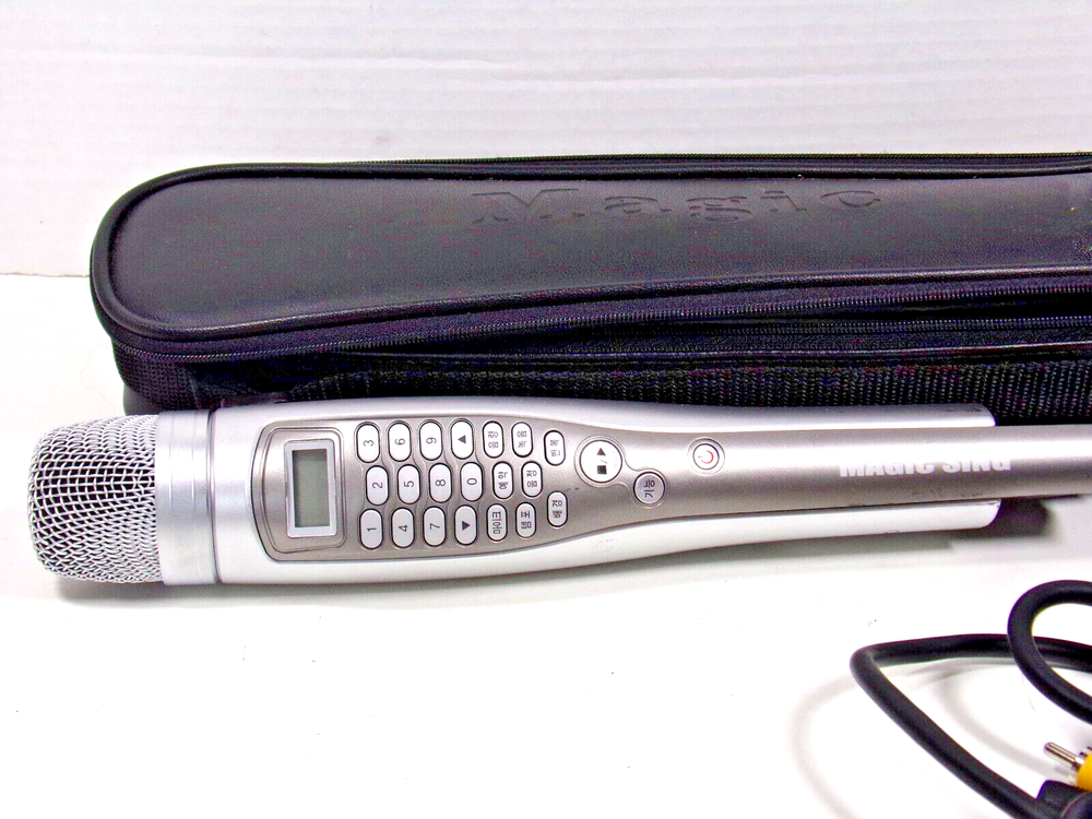 MAGIC SING Karaoke Microphone L000012 and cable.