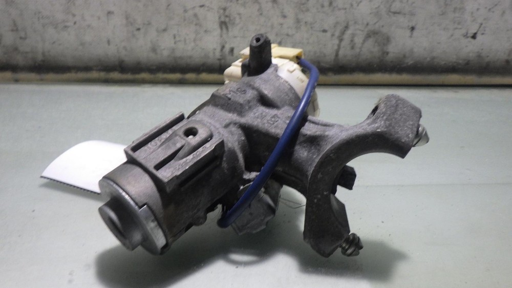 06 TOYOTA COROLLA Ignition W/Key