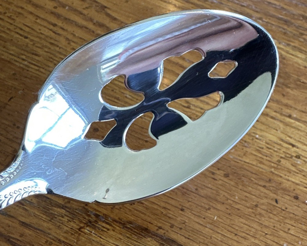WALLACE Wickham Deep Silverplate Slotted Serving Spoon Flatware Fan Bead 8.5”
