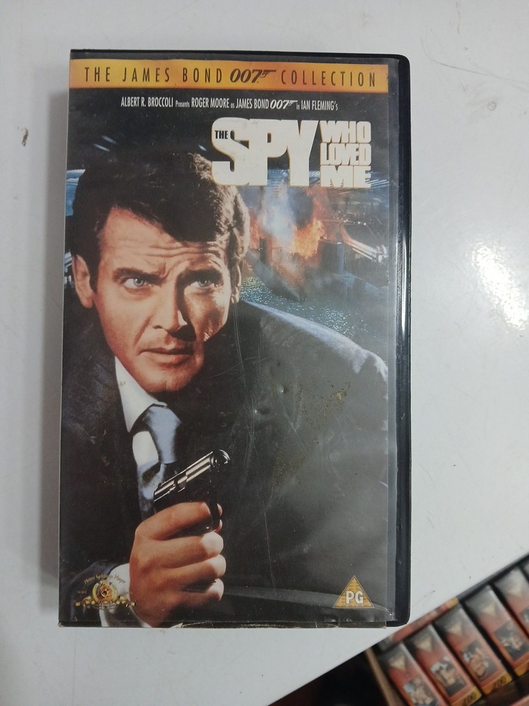 18x James Bond VHS Video Collection
