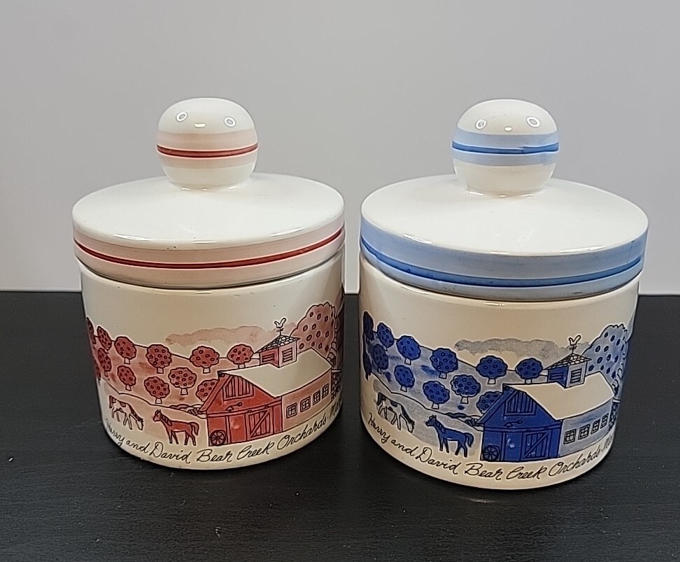 HARRY AND DAVID BEAR CREEK ORCHARD Blue/White Red/White Crocks