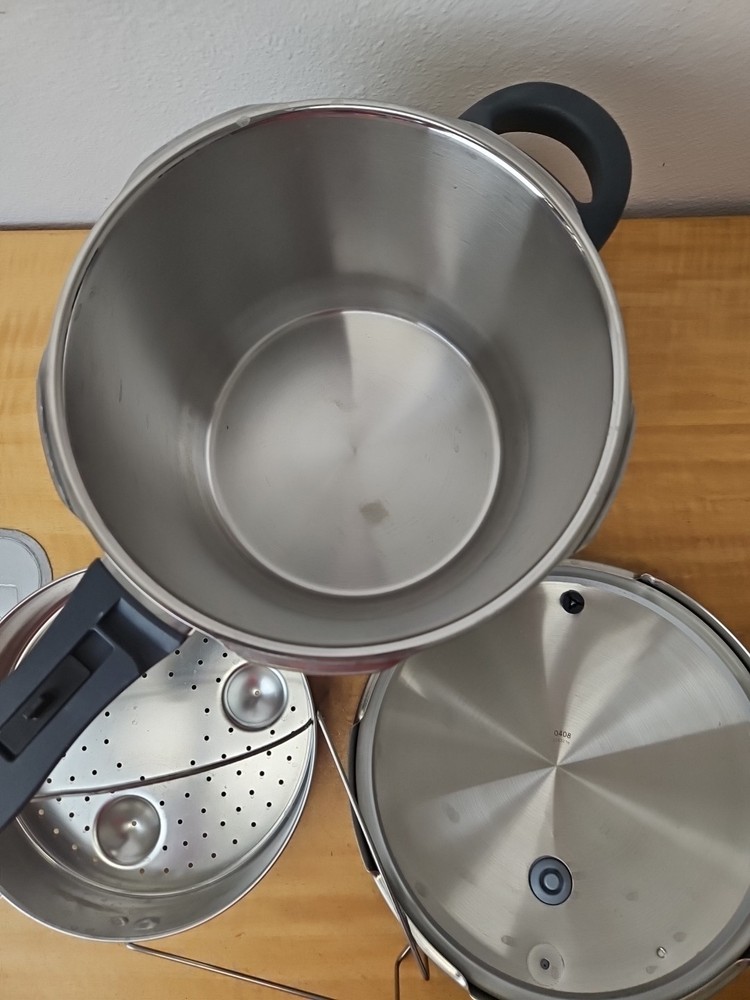 WMF Perfect Plus Pressure Cooker Stainless Steel Germany with inserts