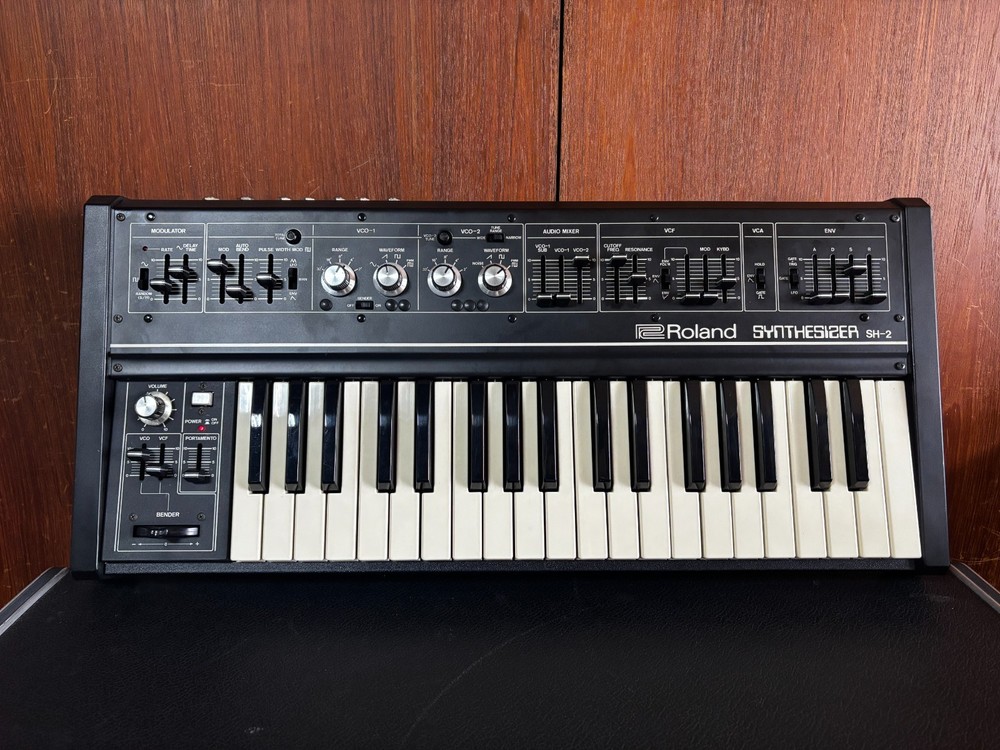 Roland SH-2 vintage analog synthesizer Perfect Working w/ original case