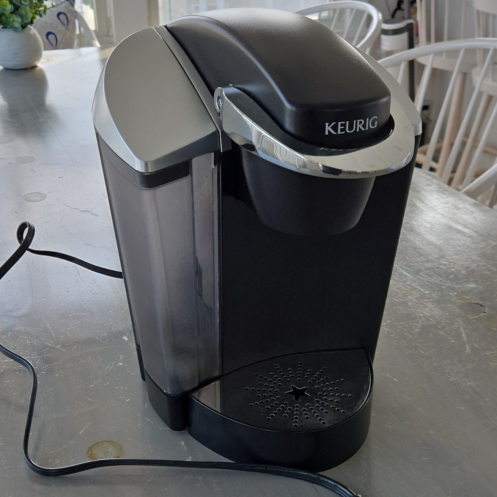 Keurig B60 Pod Coffee Machine, Removable Drip Tray, Digital Display, Black/Silv…