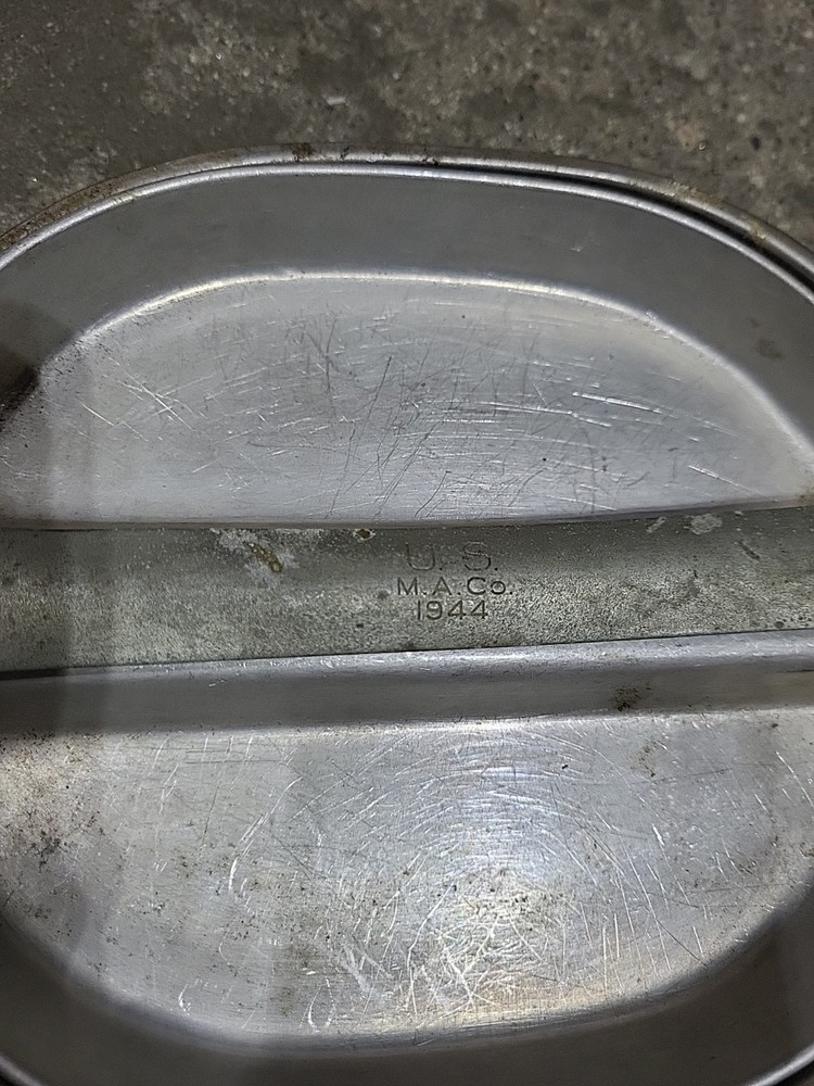 ORIGINAL WWII US ARMY & MARINE MESS KIT-DATED 1944
