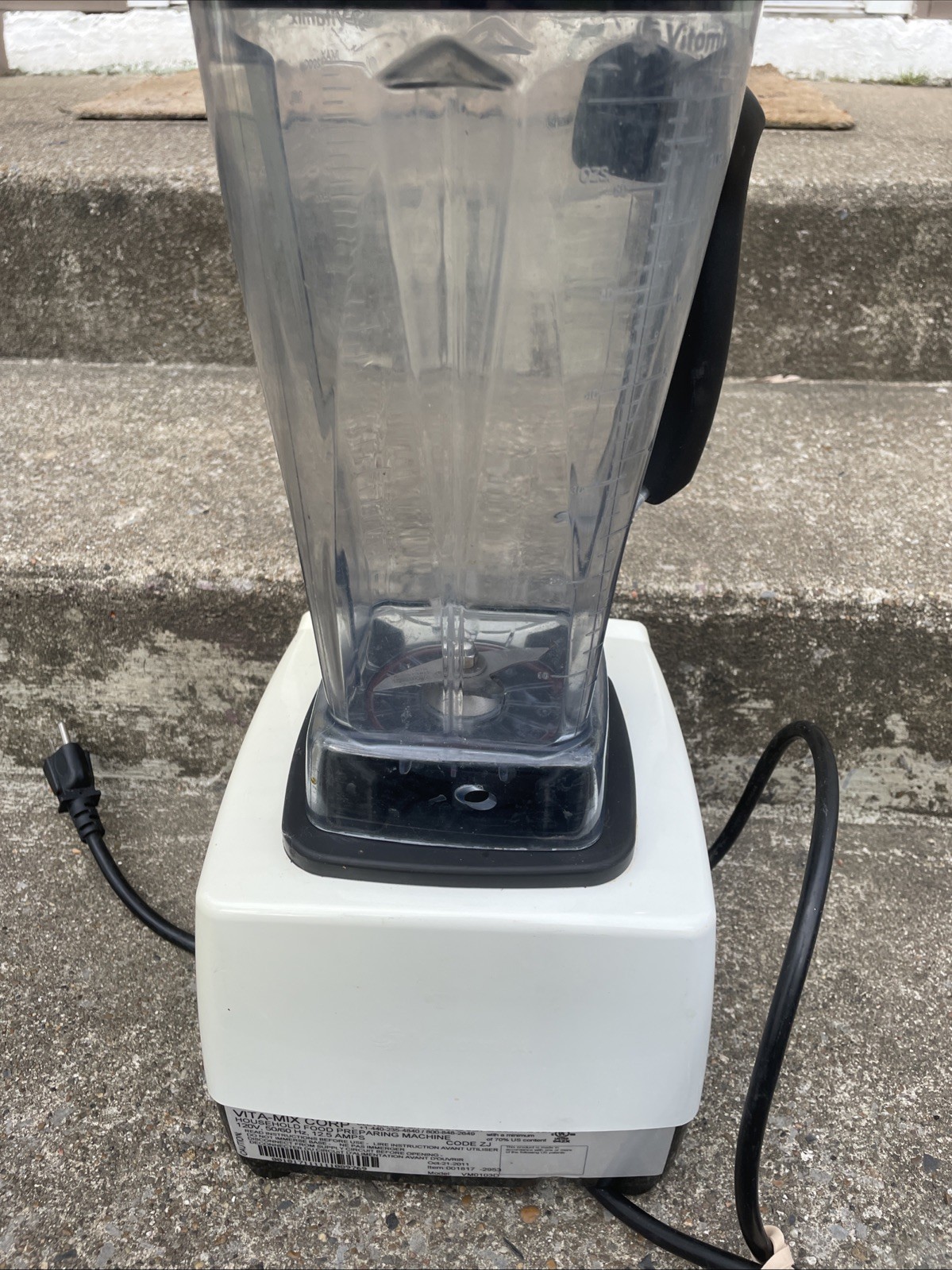 Vitamix Creations GC, White, 64 Oz Pitcher. VM0103D 10 Speed Blender