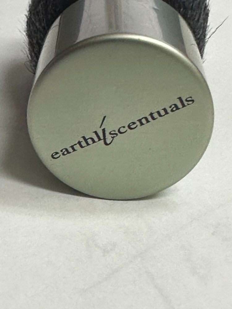 Earthly Essentials Full Coverage Kabuki Brush Full Size