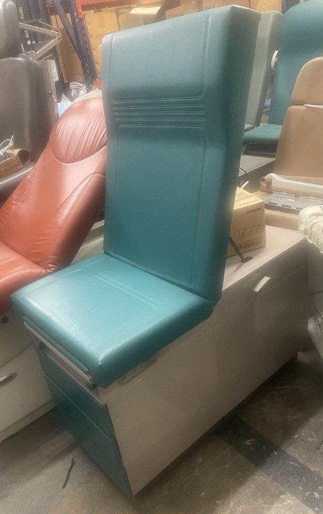 Midmark Ritter Model 104 Exam Table