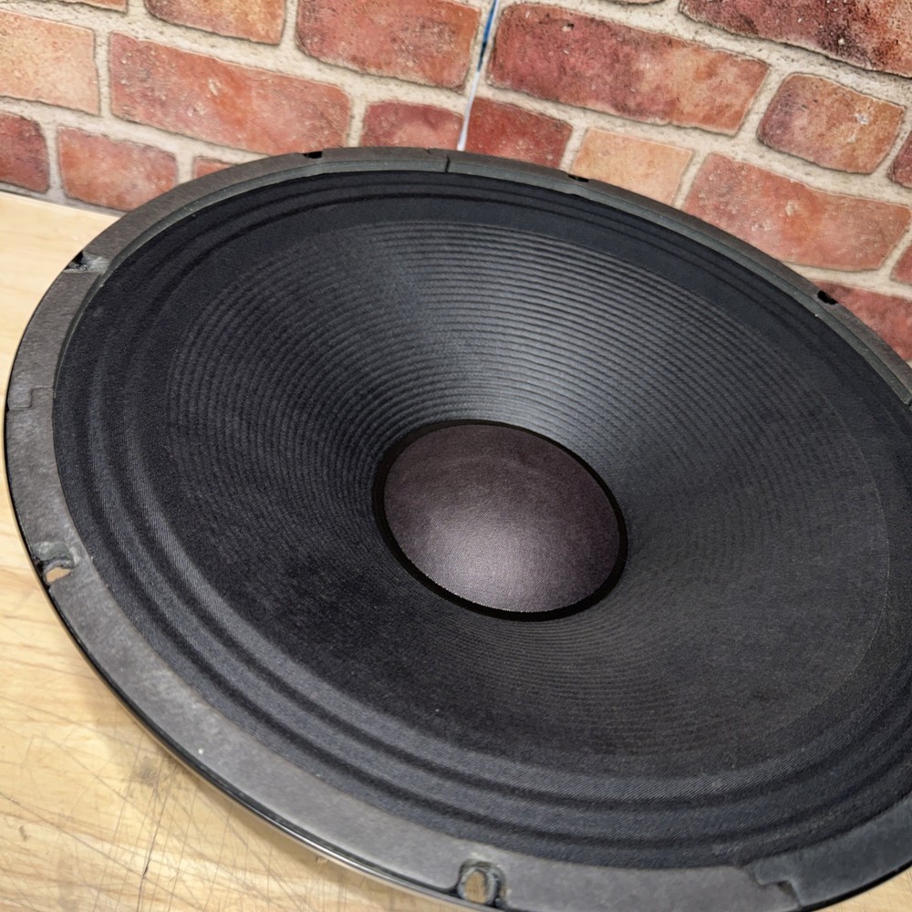 single speaker Jbl M115-8A 8 OHMS