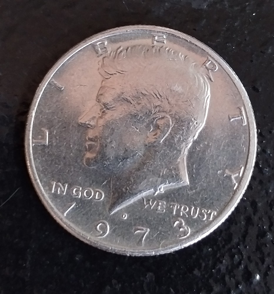 1973 d kennedy half dollar coin with DDO  error on back