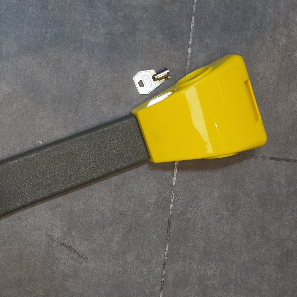 StopLock Steering Wheel lock Immobiliser - One key, working light