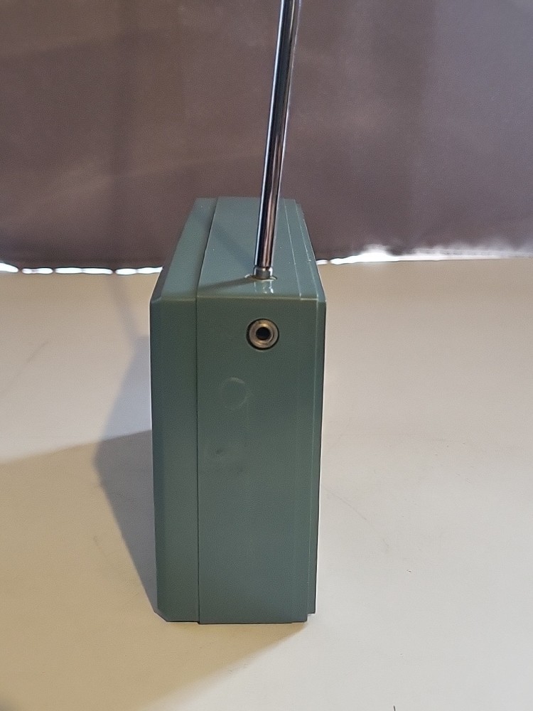 Solid state 9 Two wave radio see description