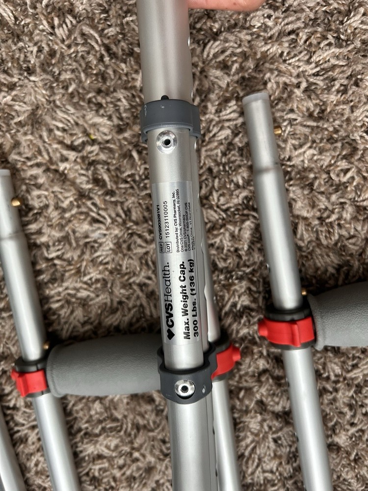 Universal Crutches 4’7-6’7 No Tools Needed ( Gray )