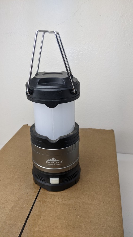 Cascade Mountain Tech Collapsible LED Lantern Pre-owned Good Working Condition
