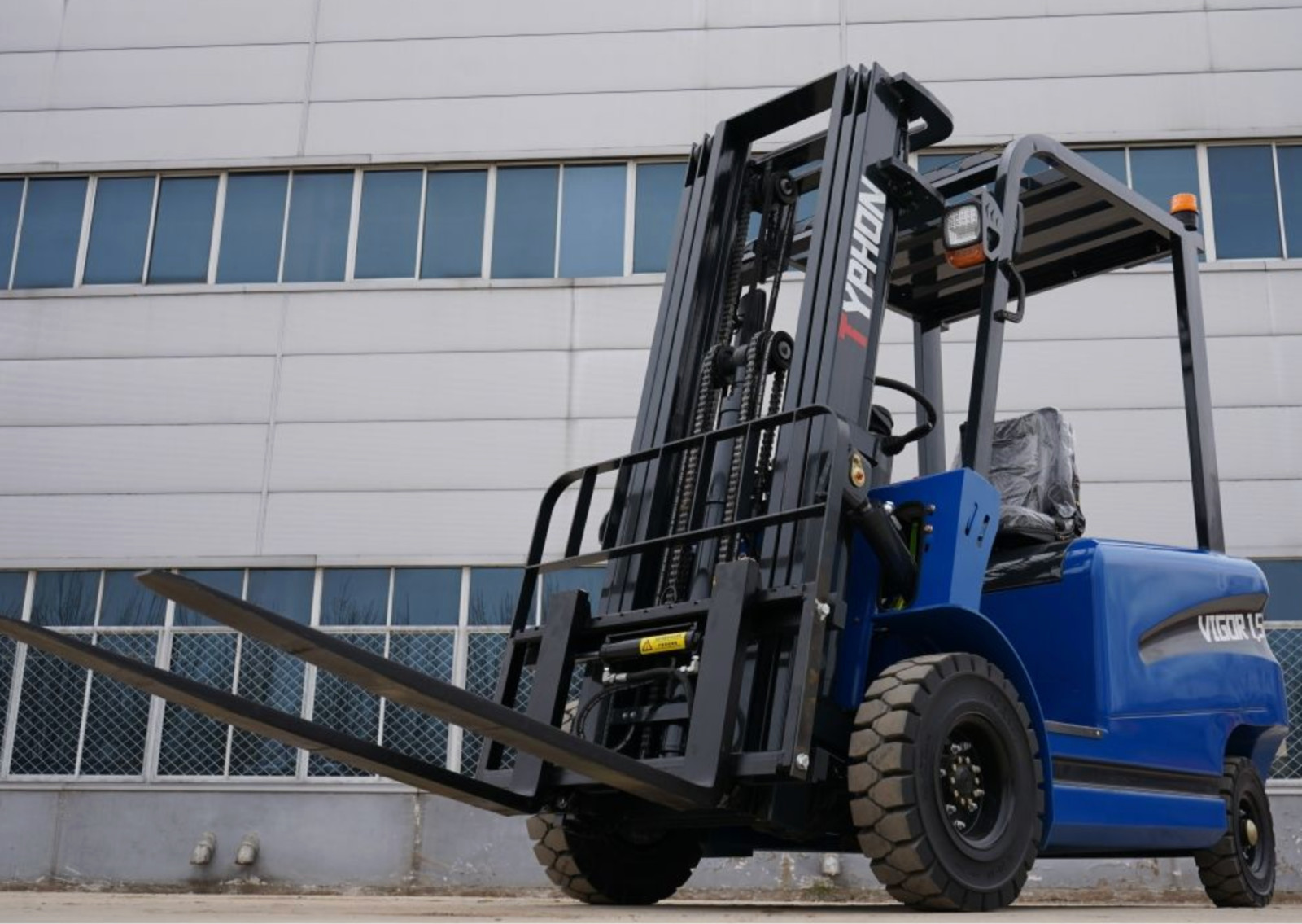 Electric Forklift 1.5 Ton Rated Capacity Lifter Truck w side shift Brand New USA