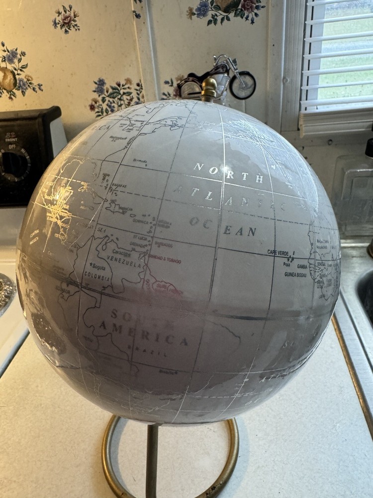 Legend International Boundary White World Globe