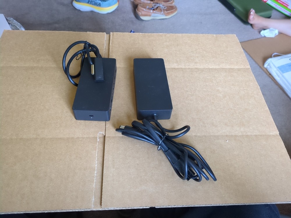 Microsoft Surface Dock Model: 1661 - Docking Station