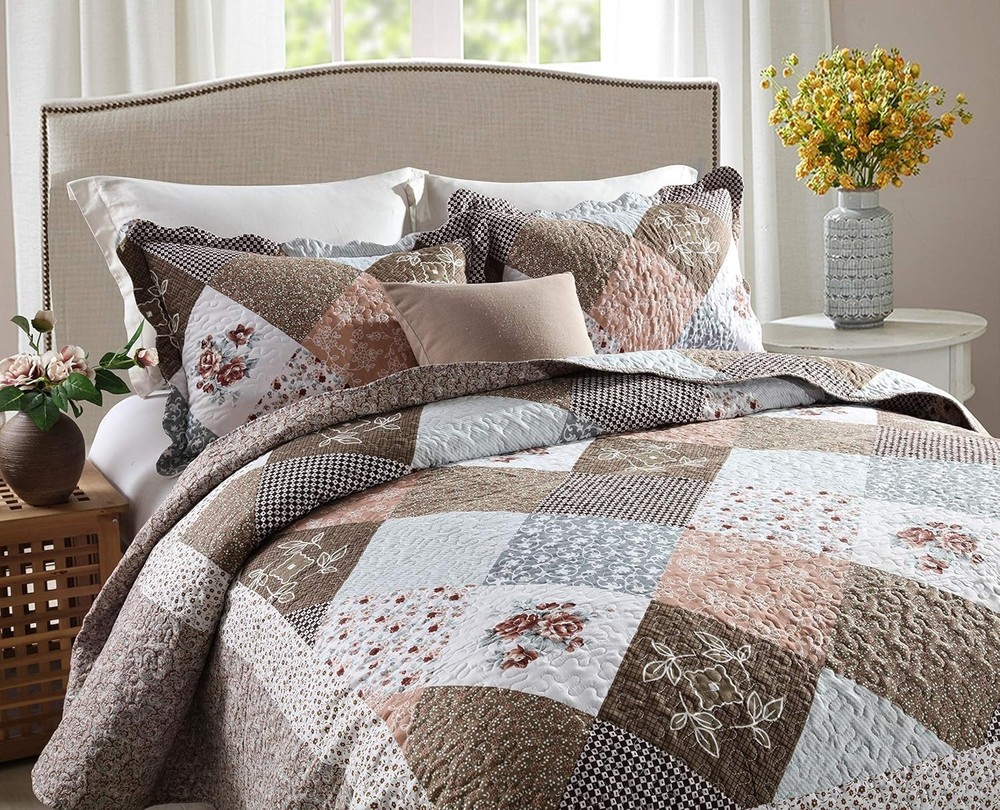 King Quilt Set with Shams - Soft Reversible Bedding