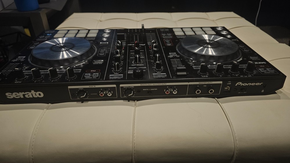 Pioneer DDJ-SR Digital DJ Controller
