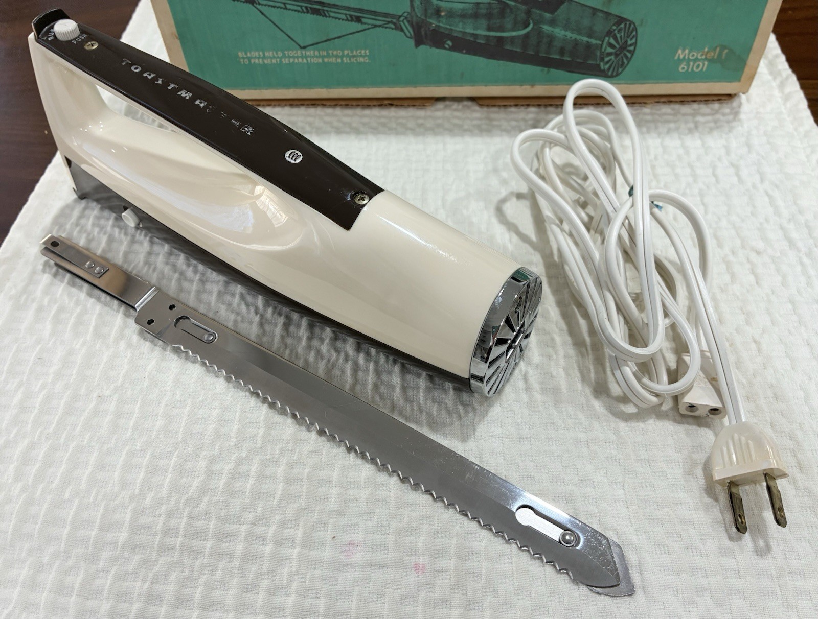 Vintage 1970's Toastmaster Electric Knife Model 6101 w/ Original Blue Box