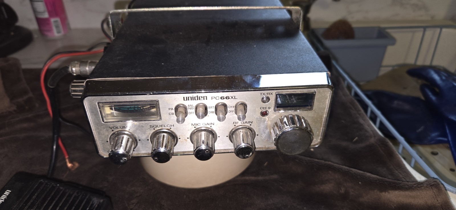 Uniden PC66XL 40-Channel CB Radio Mic and power cord & bracket