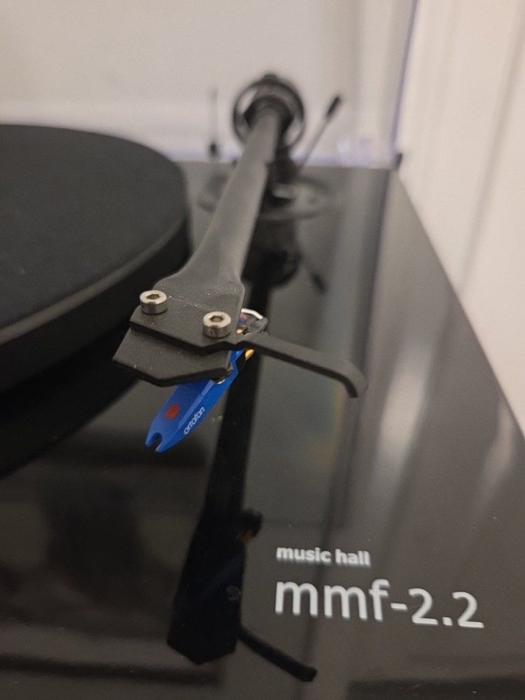 Music Hall MMF-2.2 TURNTABLE