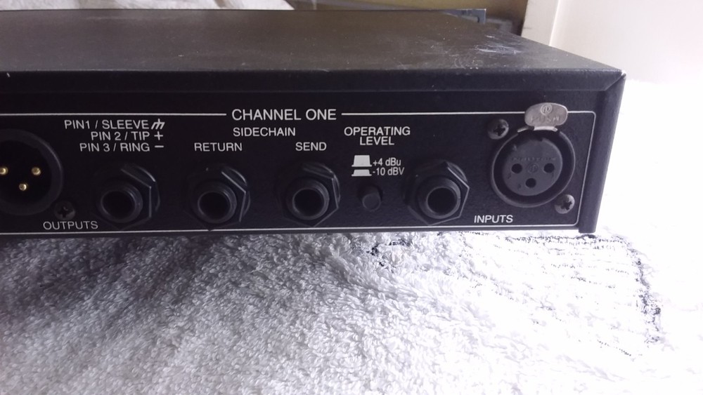 dBx 1066 2 Channel Limiter Compressor Gate