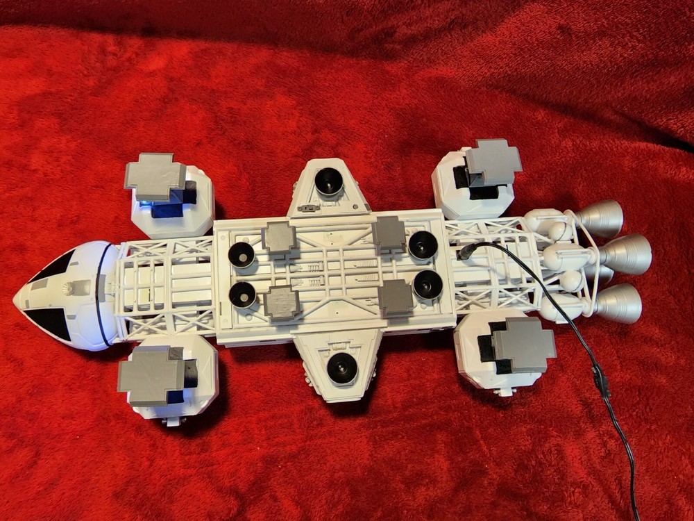 Space: 1999 Eagle 2 Lit Model With Complete Lab Interior, SOUND EFFECTS!!!!!!!!