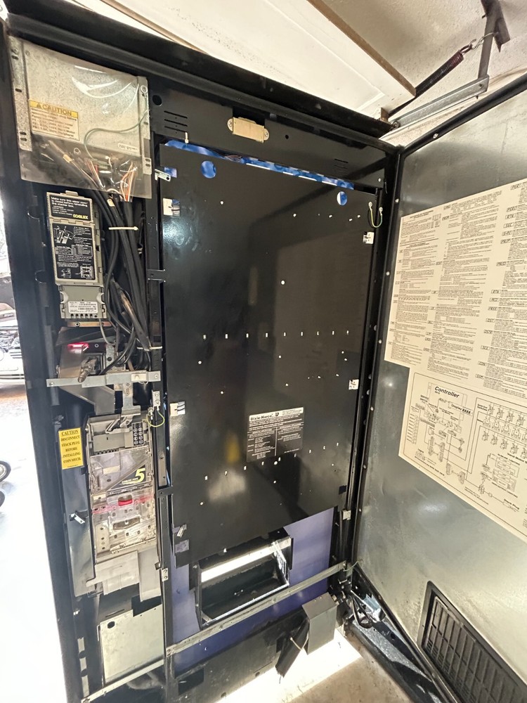 WORKING Cold Drinks Vending Machine – Coin & Dollar –Local Pickup