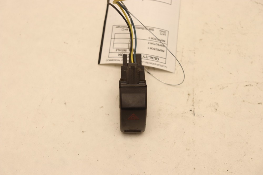 2018-2023 PETERBILT 579 PACCAR HAZARD LIGHT WARNING SWITCH BUTTON OEM