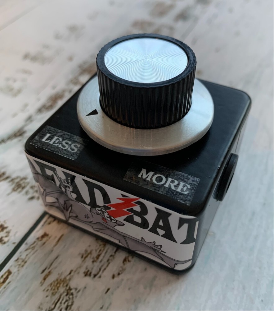 Alchemy Audio "Dead Bat" Dying 9 Volt Battery Simulator Effect Pedal Voltage Sag