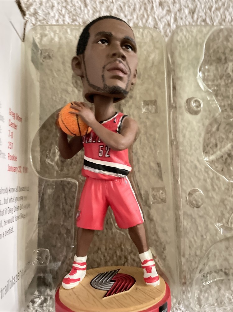 wells fargo Greg Oden Bobblehead in box