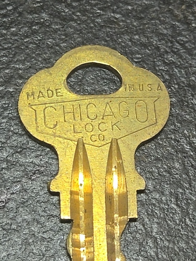 1pc - Vintage Vending Machine JWC2 Original Chicago Lock Key Code (3D4)