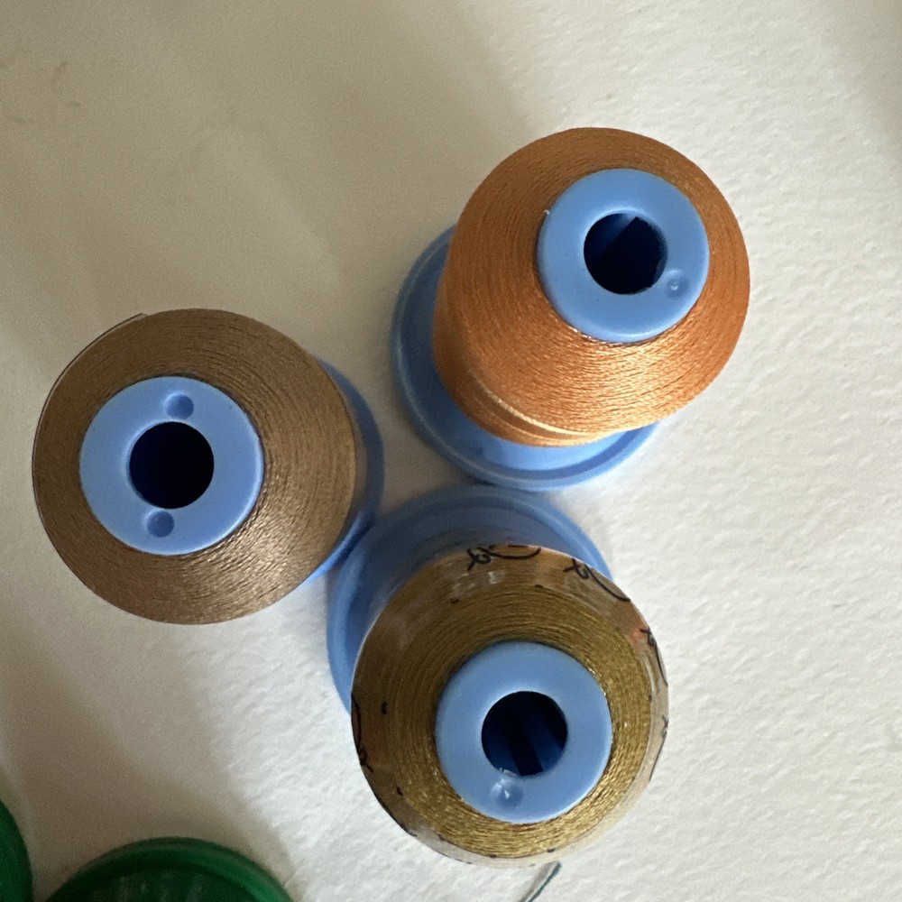 ARC Maxi-lock Isacord Robison-Anton Thread Lot