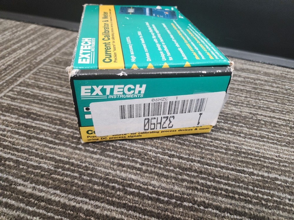 Extech OYSTER 412355A Current & Voltage Calibrator Meter & Test Lead Probe
