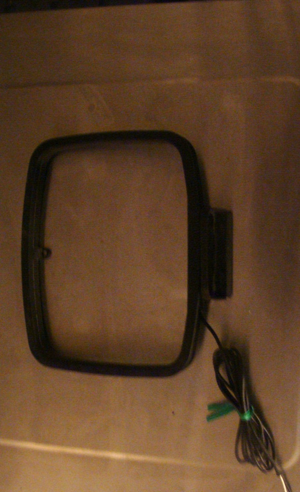 AM Loop Antenna with Bare -Wire Connectors