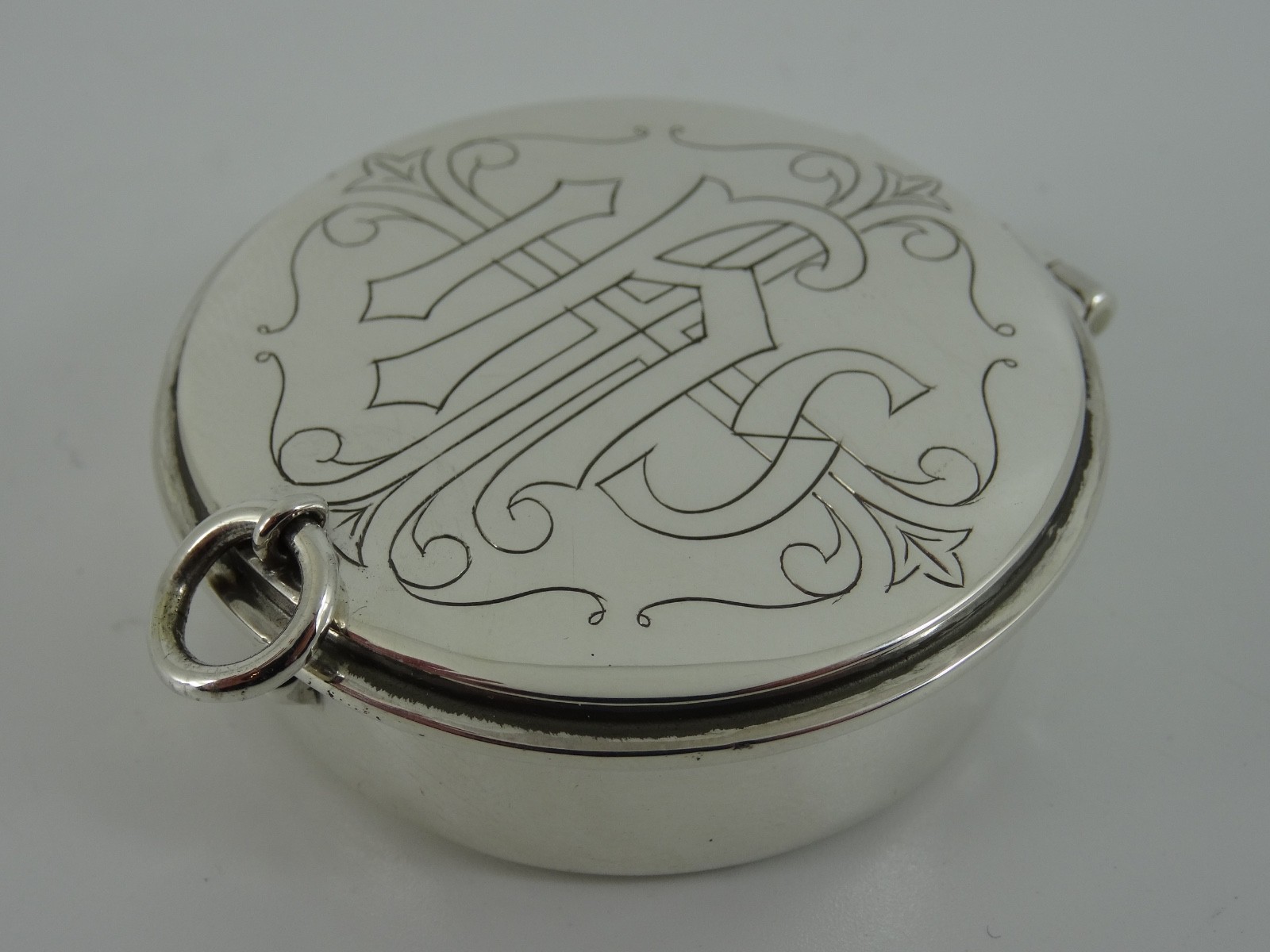 LOVELY EDWARDIAN SOLID STERLING SILVER COMMUNION WAFER BREAD PYX BOX LONDON 1906