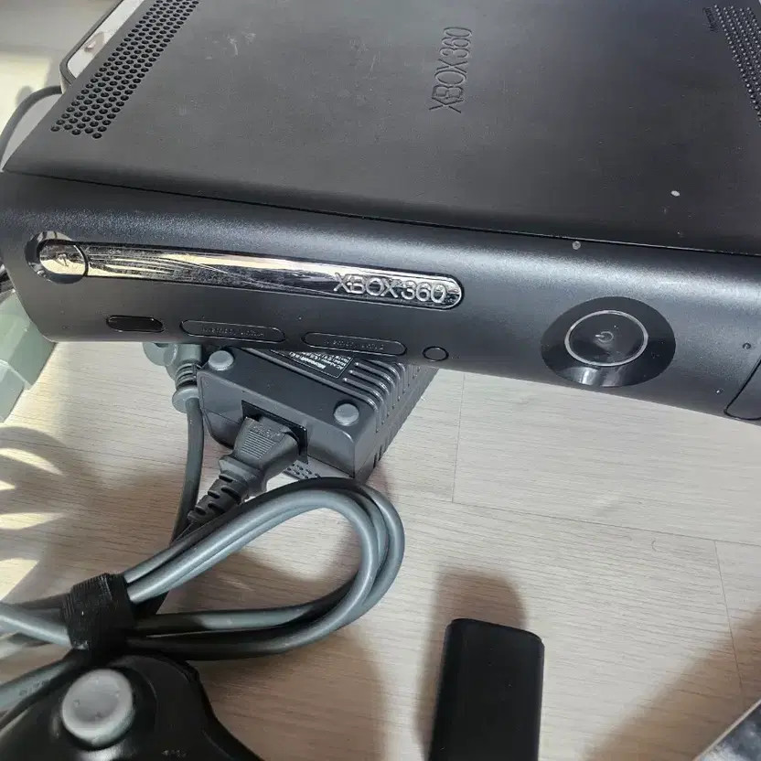 Xbox 360 Jasper Basic Set with Controller, Adapter, and Game CD