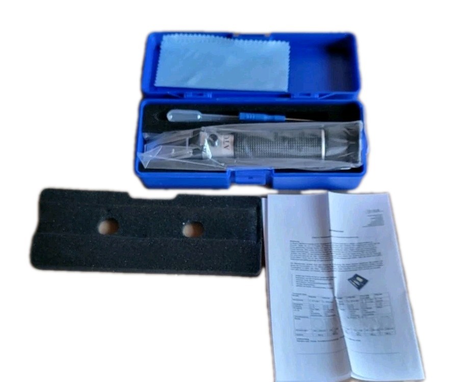 PCE PCE-018 - Handheld Refractometer - 0 to 18% Brix