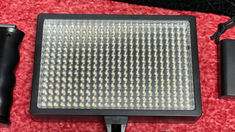 ProMaster Vari-Temp Camera/Camcorder LED Light Panel 2437, RemoteControl, Handle