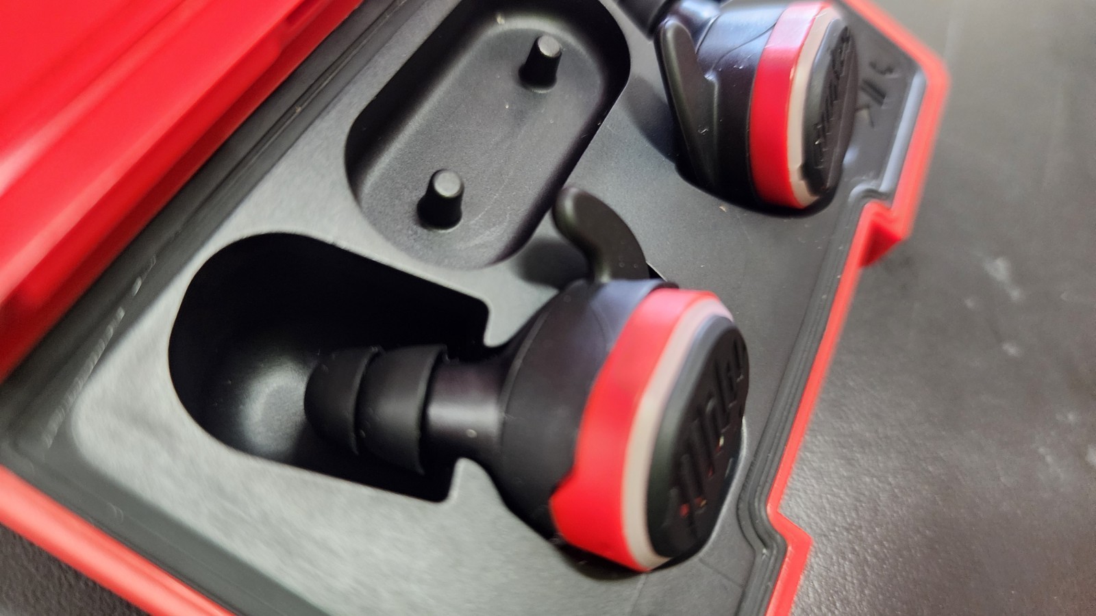 MILWAUKEE USB BLUETOOTH JOBSITE EARBUDS 2191-20 Lightly Used