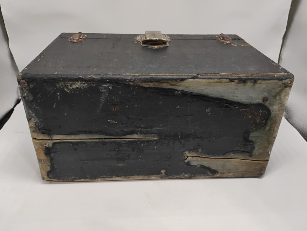 Vintage Antique Eernst Leitz Wetzlar Microscope With Worn Aged Case Untested