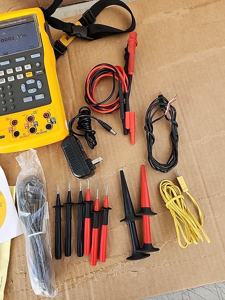 Fluke 754 Documenting Process Calibrator with HART Communication