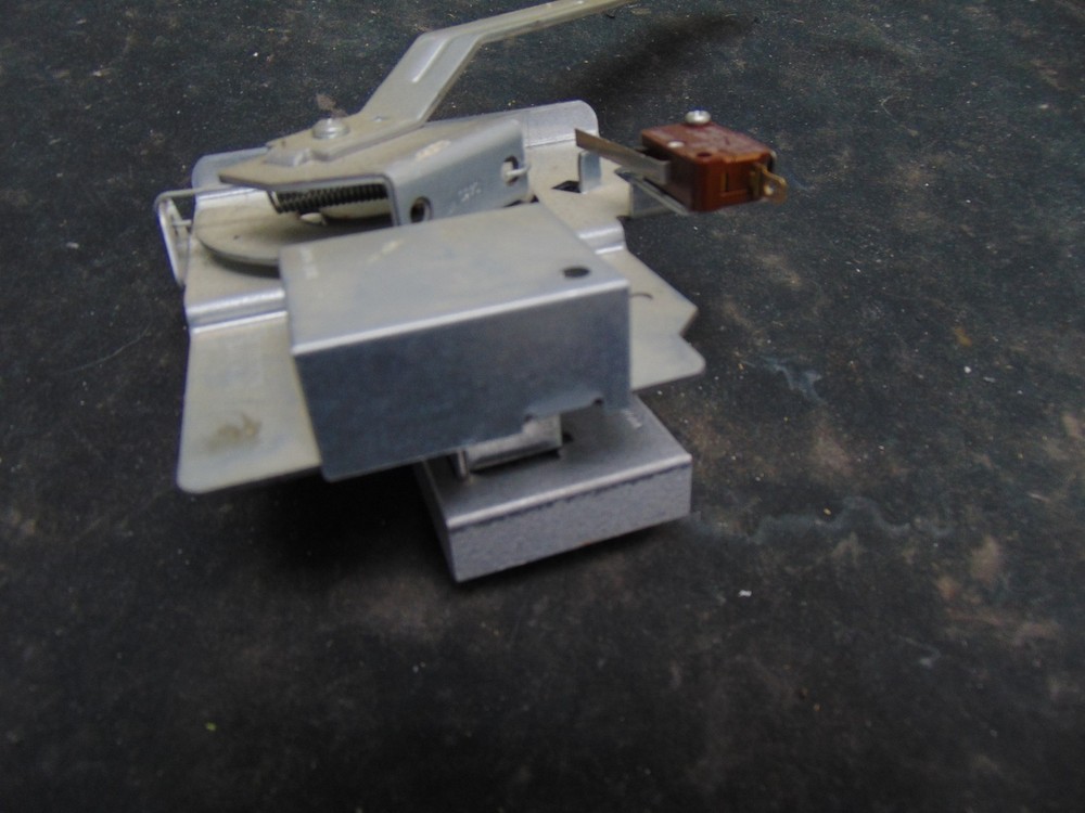 GE Electric Range JBP80B0H2BB Latch Assembly