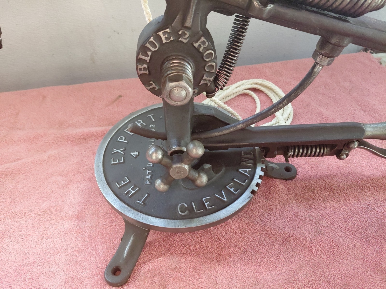 The Expert 1892 Skeet Pigeon Shooter Blue Rock Trap Cleveland Target Co #4 2