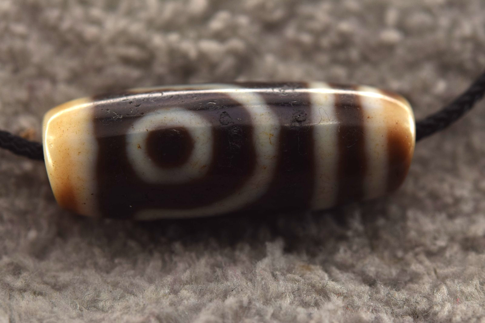 old Himalayan indo tibetan 2eyes agate bead unique pattern