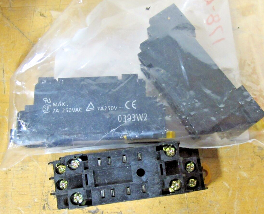 3 OMRON PYF08A-E RELAY SOCKETS [A7BA]