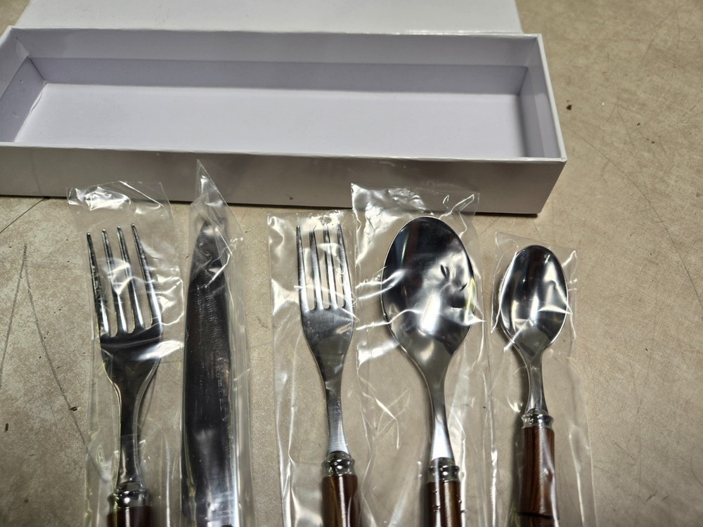 Capdeco Byblos 5 piece Place Setting Beechwood New open box