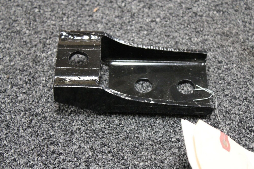 New International Front Shock Mounting Bracket Part# 3541648C2
