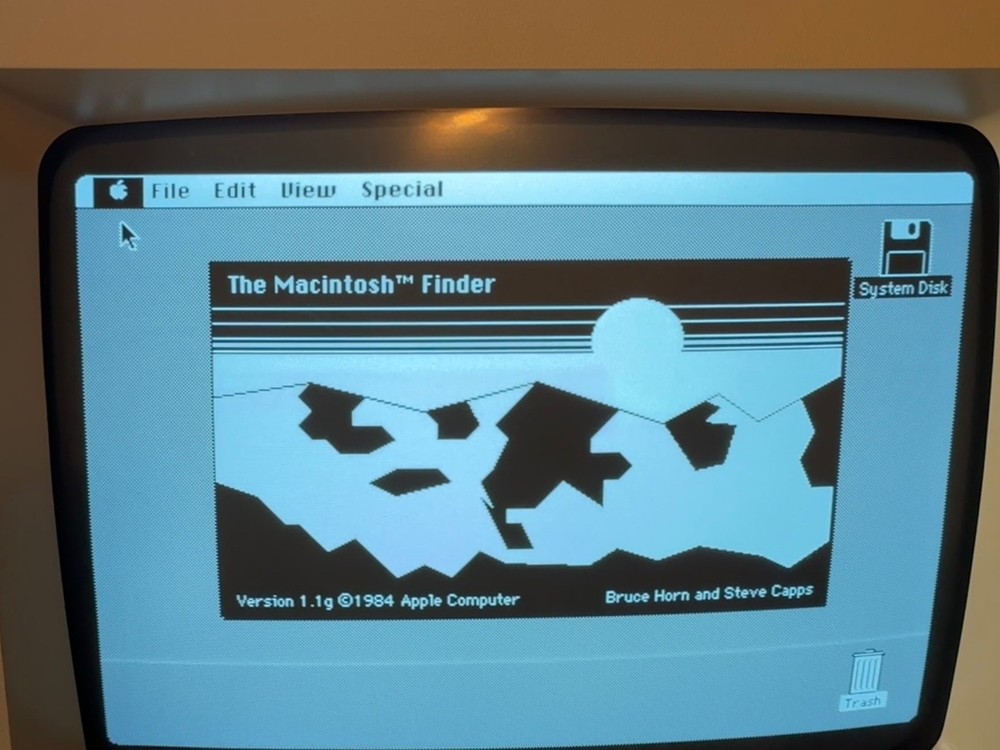 Macintosh 1984 128k computer - Recapped & Restored - Apple Mac M0001